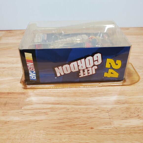 2004 Action McFarlane, Series 4, Nascar, #24, Jeff Gordon, Dupont, Sponsored - Picture 3 of 9